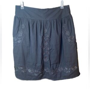 Solitaire Los Angeles 100% Cotton Black Embroidered Mini Skirt Size Medium EUC